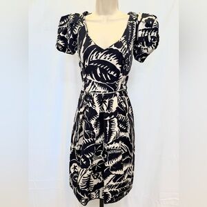 Marc Jacobs $1095 Black Blue White Leaf Print SL Cotton Cap Slv V Dress